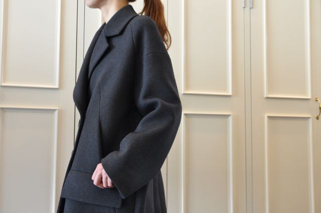 知性と粋な ・ ・ ・ DRIES VAN NOTEN_b0110586_1622420.jpg
