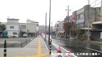 「あの夏で待ってる」の舞台の変化02 小諸市相生町2・3丁目交差点、青果店前 _e0304702_14343278.jpg