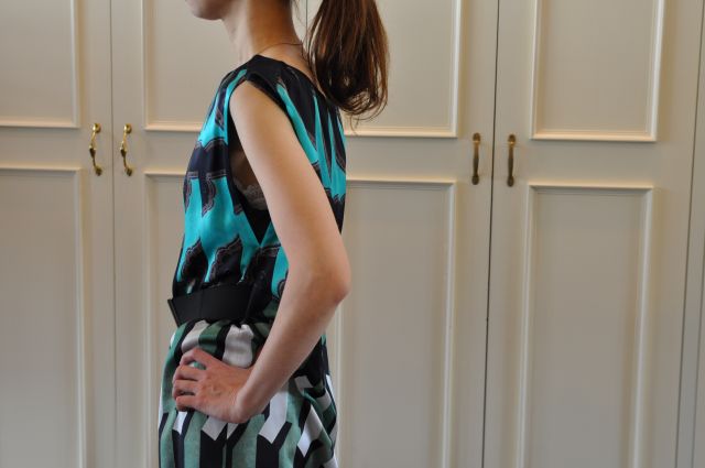 コート と ワンピース DRIES VAN NOTEN ._b0110586_21122095.jpg