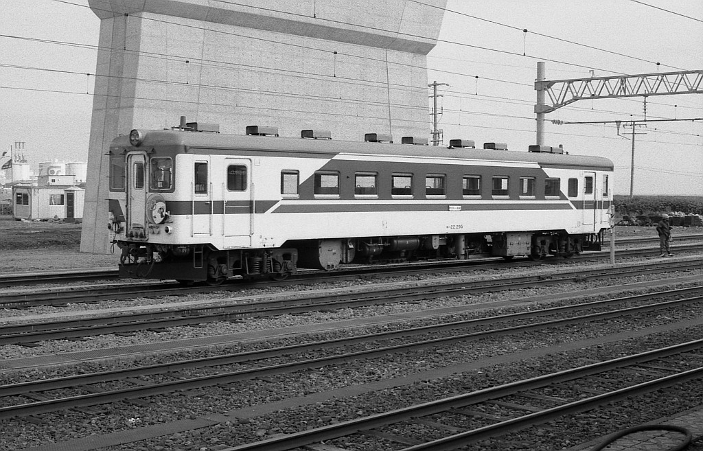 1988年6月 青森にて キハ22「うとう」色_f0203926_23552651.jpg