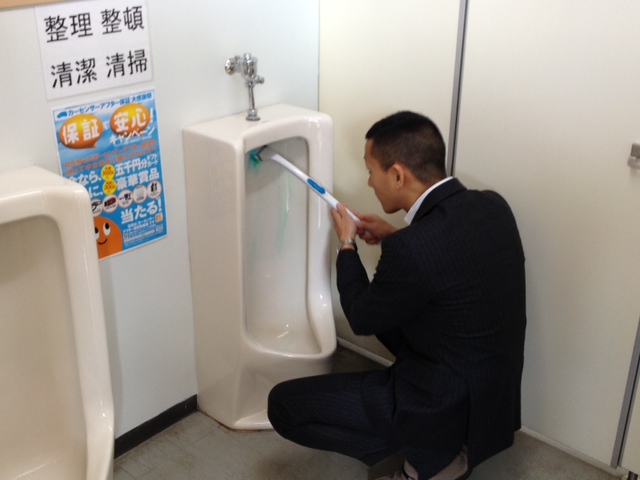 ランクルTOMMY Jrブログ(=^・・^=) T様ランクル100、A様アイシスご成約!!_b0127002_1934444.jpg