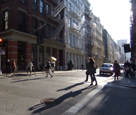 冬の陽射しに包まれたニューヨークsohoの街並み ニューヨークの遊び方