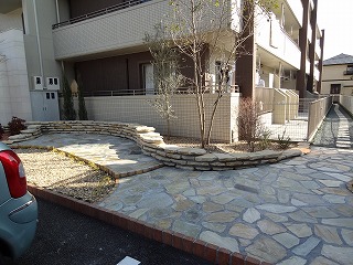 クローバー　庭をリニューアル_e0238112_14235318.jpg