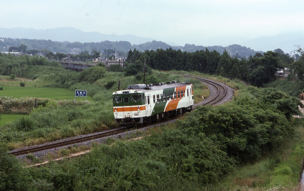 1990年7月 久慈川堤にて水郡線キハ40_f0203926_23462788.jpg