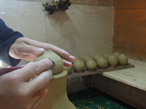 削り作業と大きな花器_d0195183_23444813.jpg