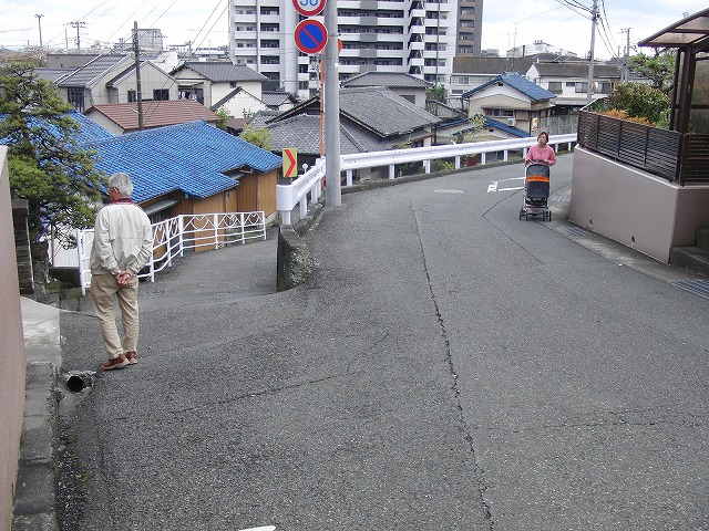 今泉まちづくりセンターへのアプローチ道路の拡幅工事_f0141310_7524218.jpg