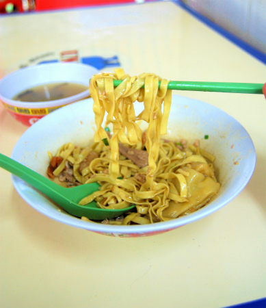 Hill Street Tai Hwa Pork Noodle @ Lavender : 行列必至の人気店で初めての Bak Chor Mee。_e0271868_22215554.jpg