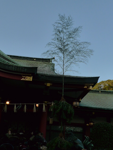 逆さ門松の神社で_f0203788_49199.jpg