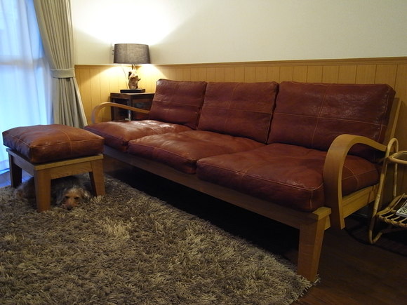 FURROWED-LEATHER OAK-FRAME SOFA & OTTOMAN / TRUCK FURNITURE FURROWED-LEATHER OAK-FRAME SOFA & OTTOMAN / TRUCK FURNITURE
