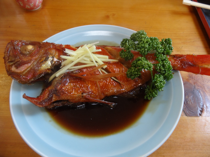 銚子でワンコインの朝ご飯と、友人には三色丼と金目鯛の煮付けです。_c0225997_1452173.jpg