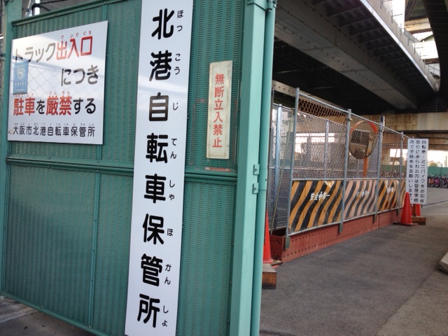 こちらはいったぃどちらなのでしょう。_a0050302_3474540.jpg