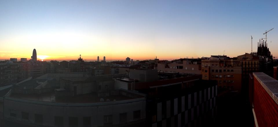 バルセロナの朝日にむかって_c0012903_4223744.jpg