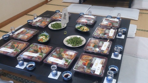 昨日は牧区の新年会でしたよ。_d0182179_1792324.jpg