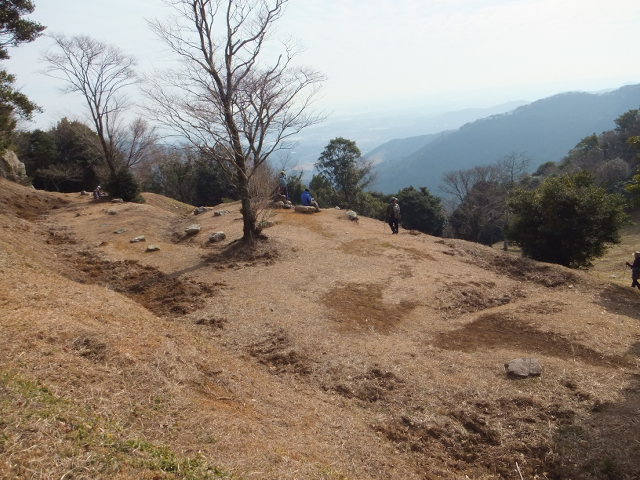 大知波峠廃寺跡～富士見岩～坊ヶ峰　　豊橋自然歩道を歩く_a0271502_11414813.jpg