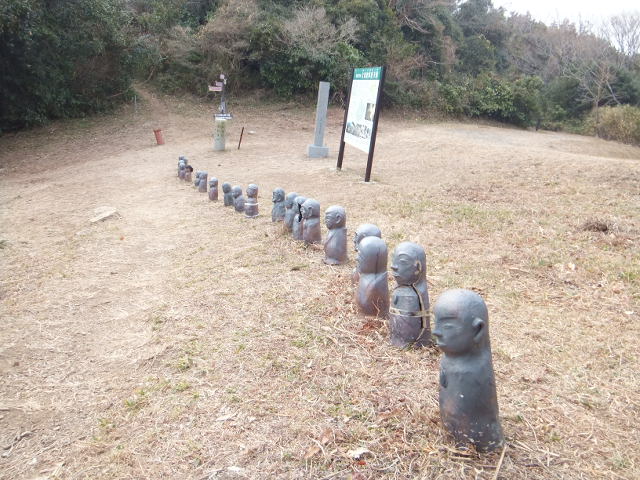 大知波峠廃寺跡～富士見岩～坊ヶ峰　　豊橋自然歩道を歩く_a0271502_20390100.jpg