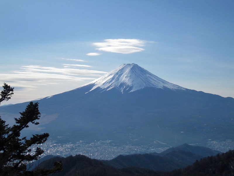 三つ峠山から開運を祈りました！_d0000031_9314613.jpg