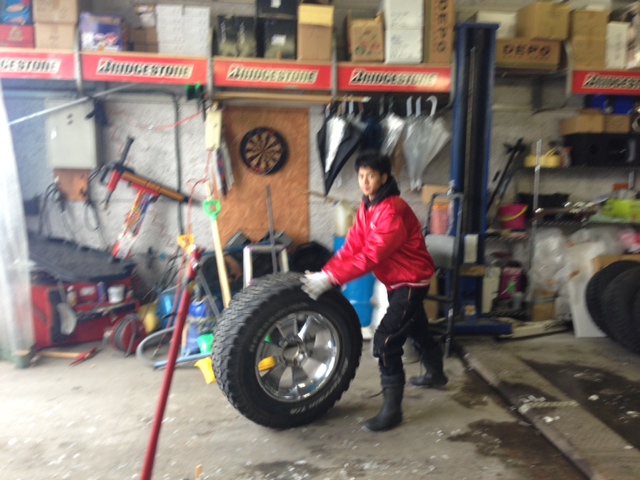 トミー ランクル 札幌 開店準備中_b0127002_935735.jpg