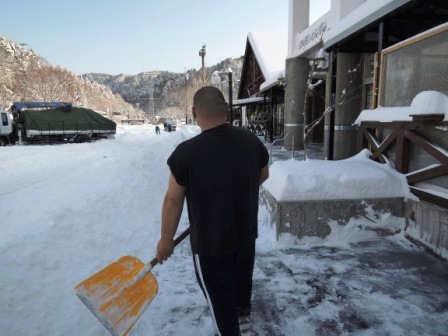 大雪!でも大丈夫、道の駅は8時30分より通常営業です!_b0206037_956393.jpg