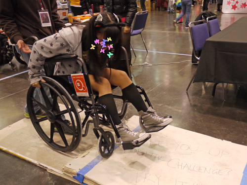 Sacanime アニメイベント で車椅子を体験 カリフォルニアの広い Sacanime アニメイベント で車椅子を体験 カリフォルニアの広い