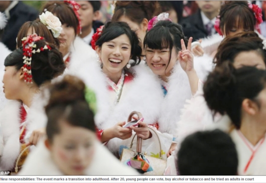 世界に報じられる「成人の日」の日本の美 traditional kimonos and mobile phones_b0007805_0155635.jpg