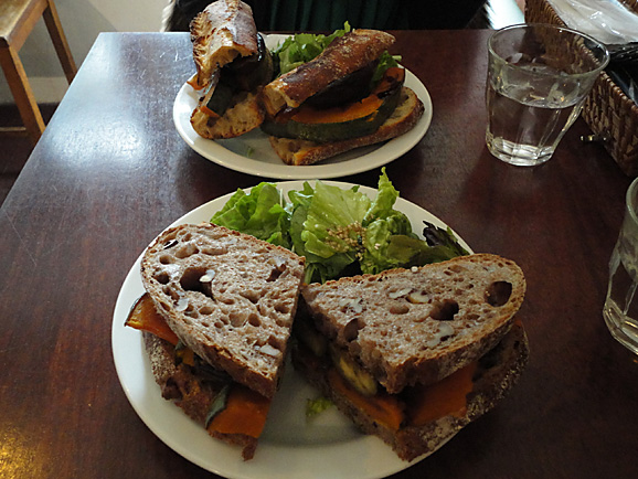 パーラーの野菜サンド&パウンドケーキ_e0230011_1745986.jpg