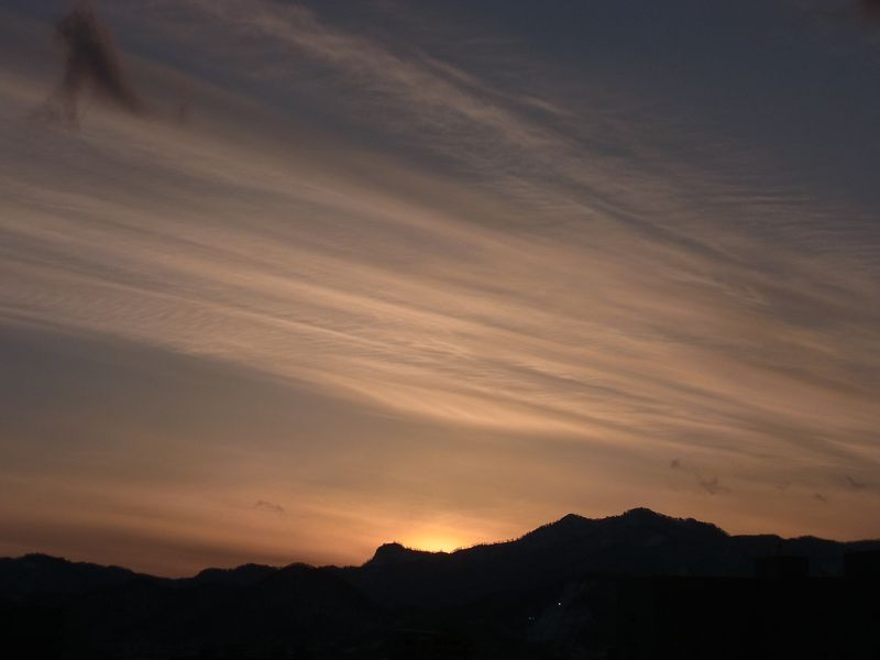 雲を見て季節の移り変わりを感じる_c0025115_201140.jpg