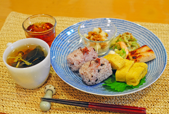 １月１６日　水曜日　桜ご飯＆かじき粕漬けグリル_b0288550_1126256.jpg