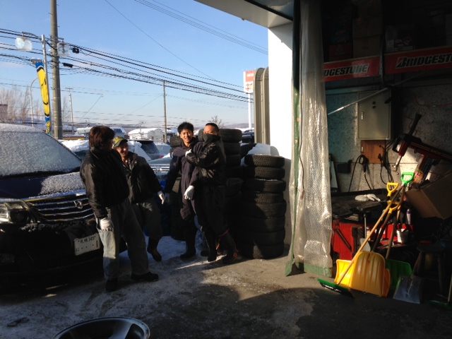 朝礼 開店準備中 ハマー ランクル トミー 札幌_b0127002_9443352.jpg