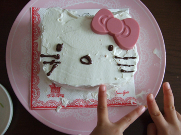 キティちゃんのケーキのデコレーション Double Rainbow