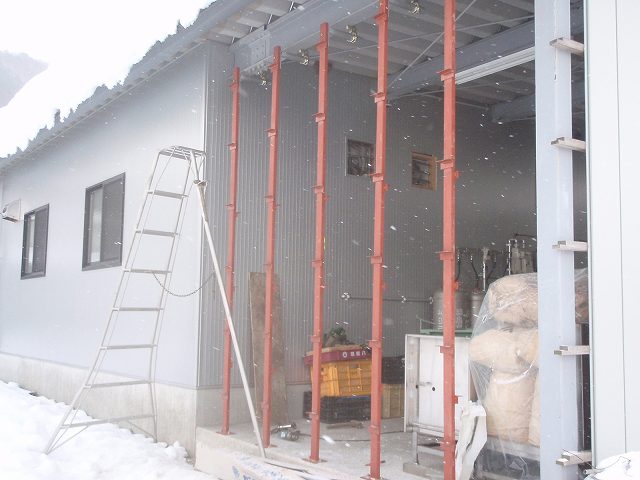 加工所下屋の壁が出来上がりました。_a0256619_20524580.jpg