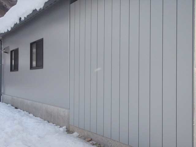 加工所下屋の壁が出来上がりました。_a0256619_20532080.jpg