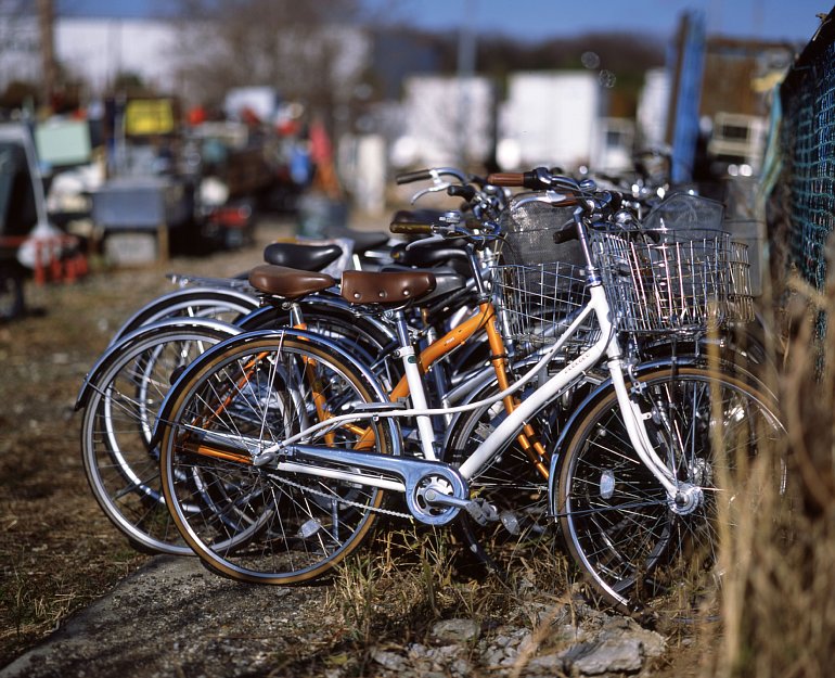 13年1月26日 粗大ごみ置場の自転車たち Silver Oblivion