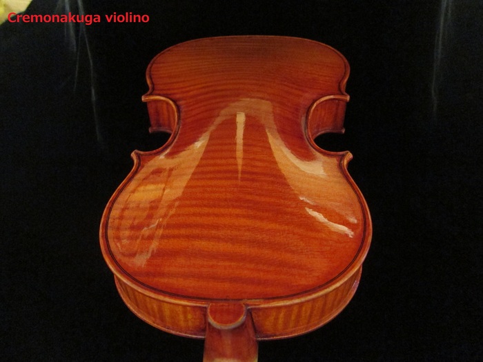 ヴァイオリン製作・アンティーク風新作楽器における音は
