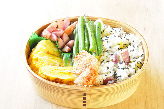 お芋ごはん弁当_b0171098_7174376.jpg