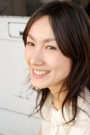 明日(1/21・月)は、映画「フラガール」のテーマソングを歌う「照屋実穂さん」Liveです!_d0115919_1839377.jpg