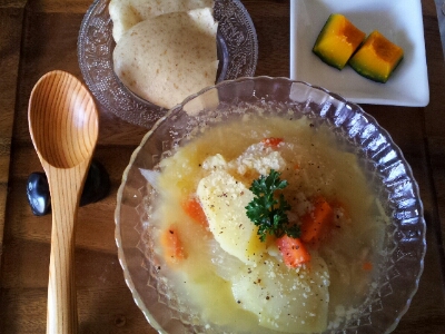 ゴロゴロ野菜スープと もちもちピタパン Sunny Side