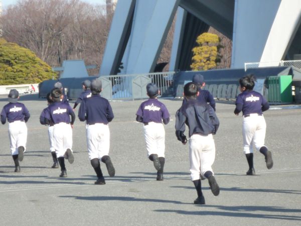 野球少年は一年中元気です…坊ちゃんもいつか仲間に入りたいね！_d0266681_10275280.jpg