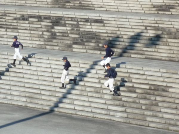 野球少年は一年中元気です…坊ちゃんもいつか仲間に入りたいね！_d0266681_10291127.jpg