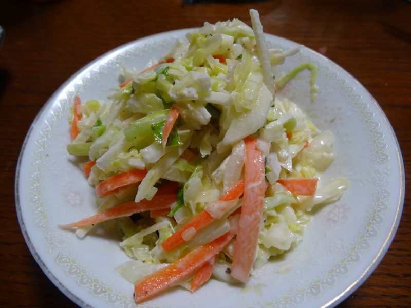 野菜サラダ、春雨の炒め物、叉焼丼、全てご飯は玄米を混ぜたご飯です。_c0225997_2215518.jpg