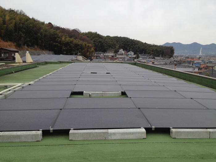 京都でビルの屋上を利用した産業用太陽光パネル設置_a0258719_19533039.jpg