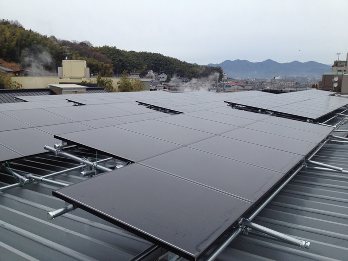京都でビルの屋上を利用した産業用太陽光パネル設置_a0258719_2034636.jpg