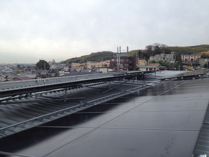 京都でビルの屋上を利用した産業用太陽光パネル設置_a0258719_2035071.jpg