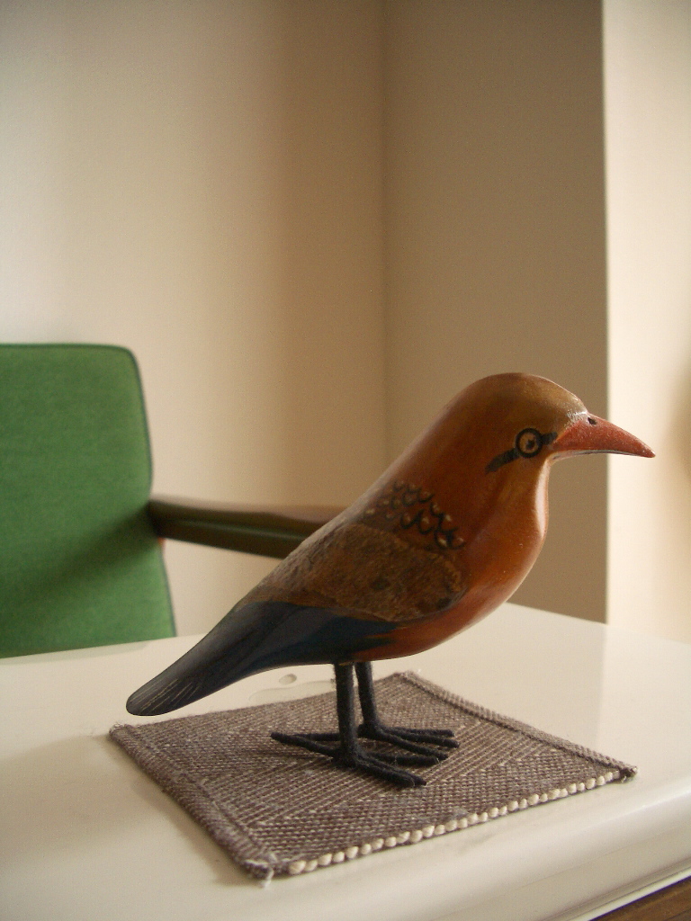 アフリカ製の鳥の置物 みんぱく A Day A Life