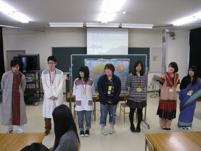 新潟県立翠江高等学校において「世界のストリートから」のワークショップを実施しました。_c0167632_17543499.jpg