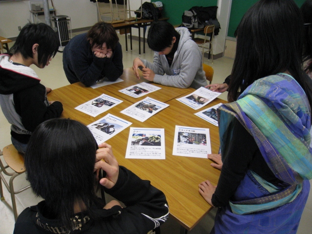 新潟県立翠江高等学校において「世界のストリートから」のワークショップを実施しました。_c0167632_17572365.jpg