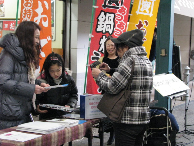 児童養護施設のチャリティーライブが祝福されました。！！！_b0161073_0215617.jpg