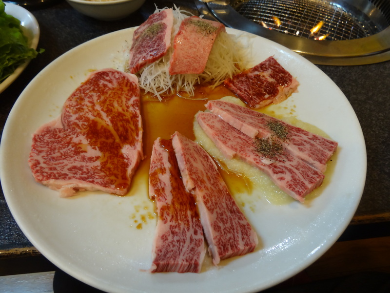 銚子の焼肉屋さん、この日は岩手県産牛（２歳半の去勢雄）のリブロース肉です。_c0225997_22192535.jpg