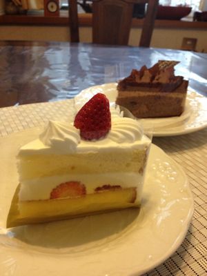 ケーキとバゲット_b0134673_22254364.jpg