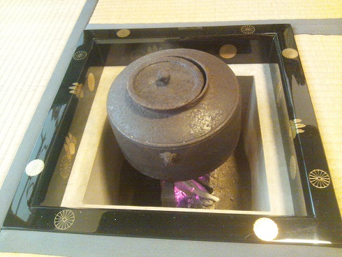茶道”初釜” 新調した袴とコートで_d0230676_1791298.jpg