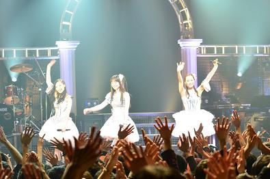 Kalafina（カラフィナ）デビュー後“初”一般ライブを行ったO-EASTにてデビュー記念＆レコ初ライブ！！_e0025035_15445721.jpg